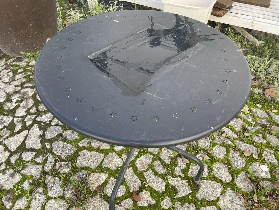 Mesa de Exterior Redonda em Metal – Robusta