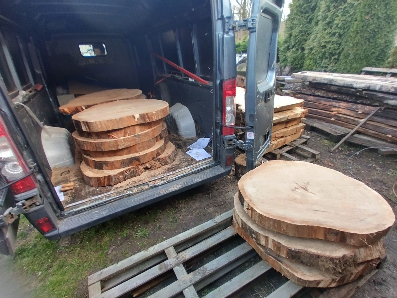 Foszty i plastry live edge na stoły,blaty oraz wiele innych projektów.