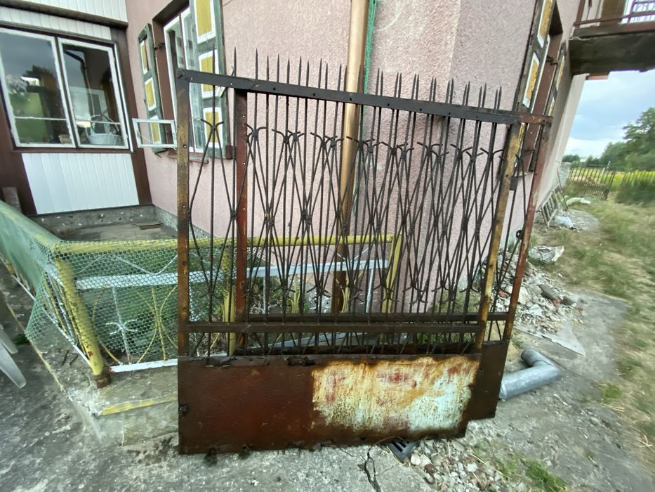 Skrzydła bramy były garażowane