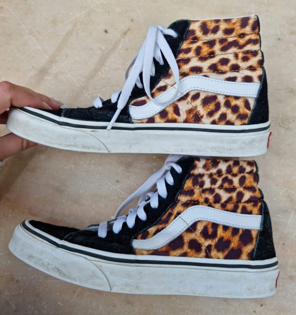Sapatilhas Vans SK8-HI Leopard

Tamanho 36.5

Em ótimo estado, como no