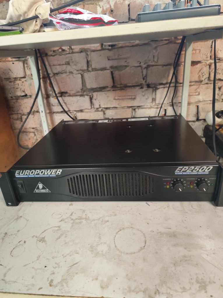 Behringer ep 2500