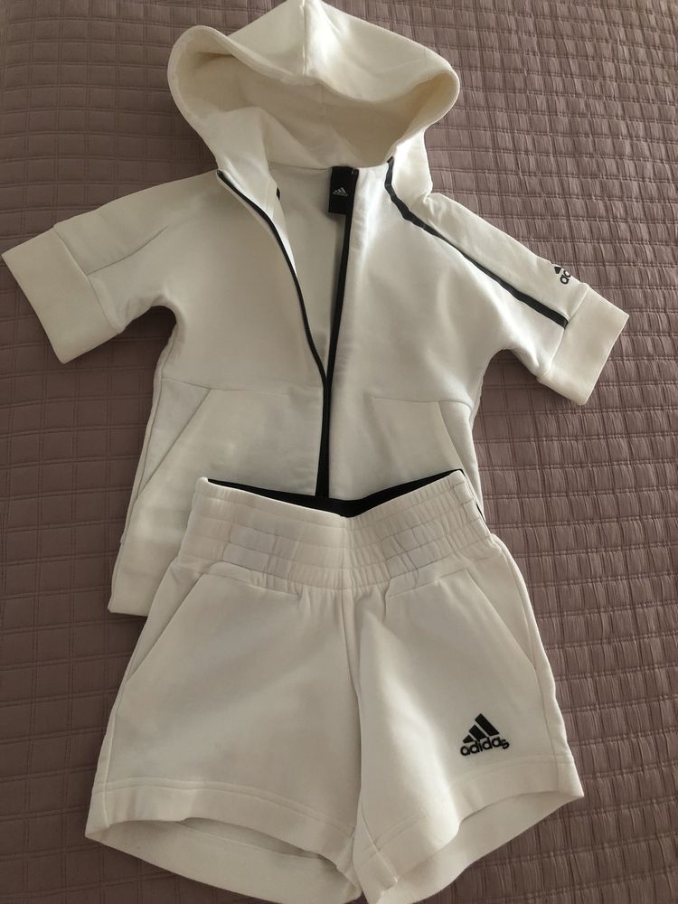 Спортивный костюм Adidas 6 -8 лет