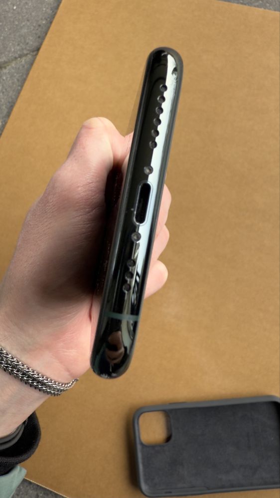 IPhone 11 Pro + Capa carregadora original