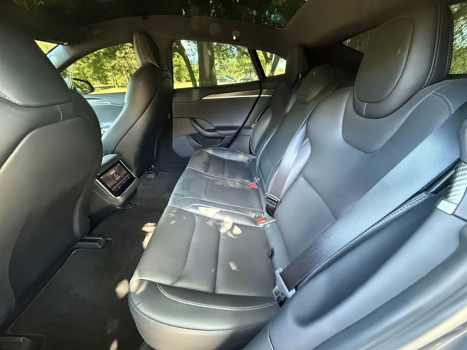 Tesla Model S      2021
