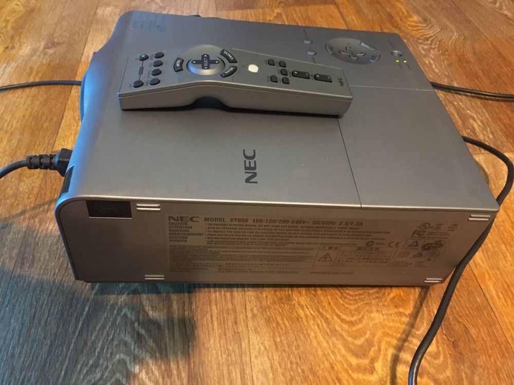 Проектор NEC VT650