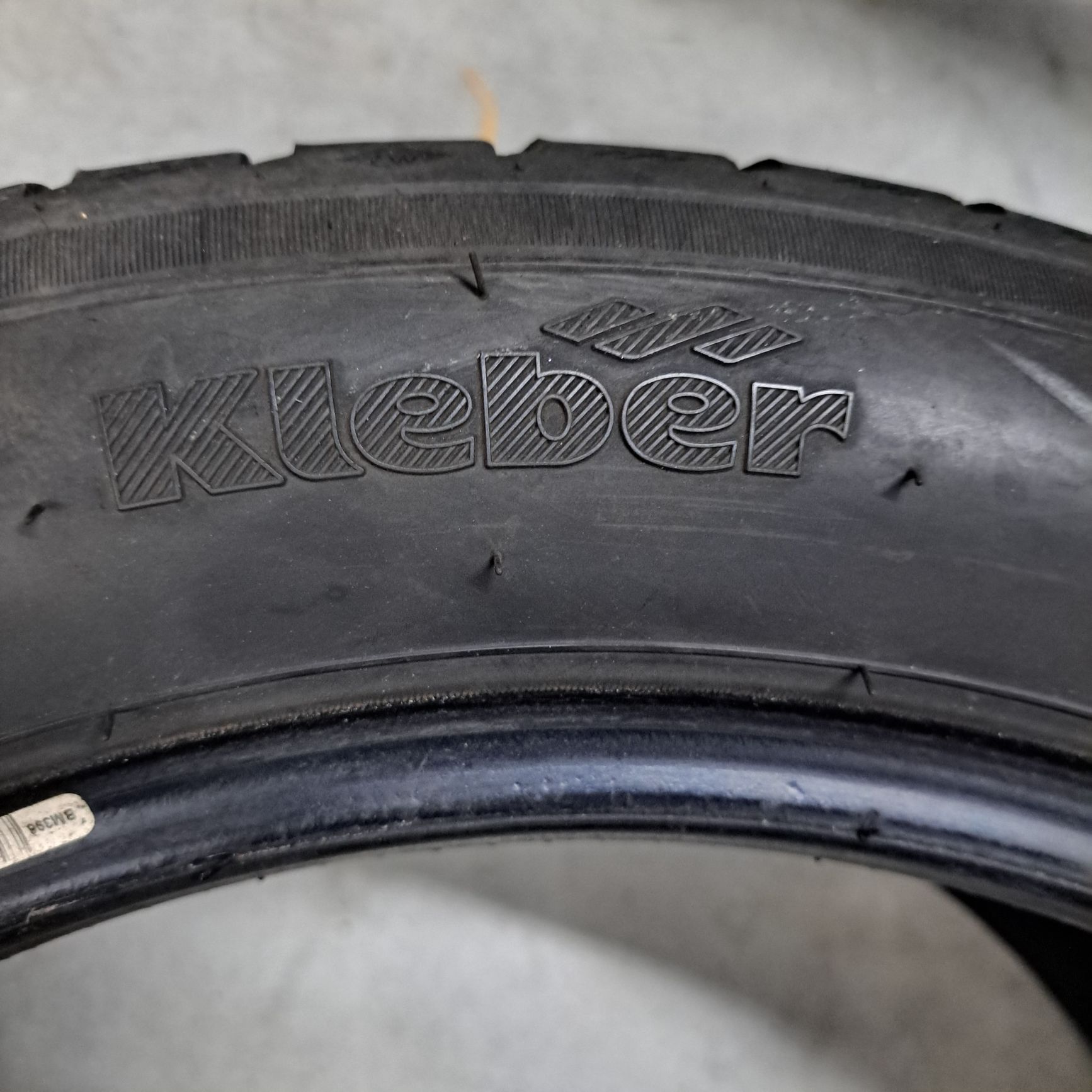 Pneus 195 50 R15 kleber