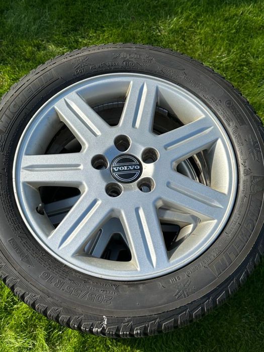 Felgi aluminiowe Volvo V40 V50 V60 opony zimowe 205/55R16 RUN FLAT