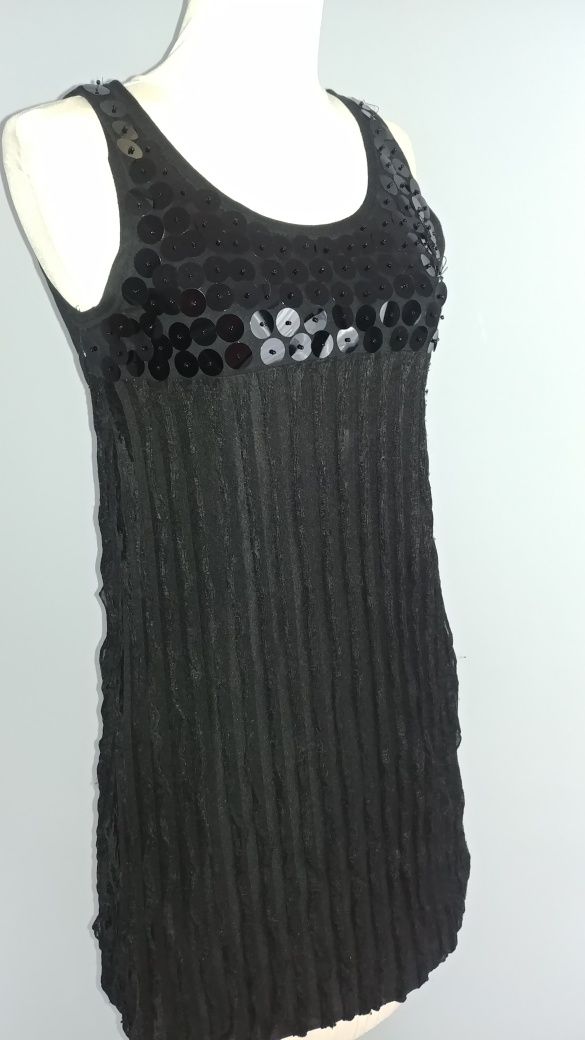 M/L mała czarna sukienka tunika z cekinami
