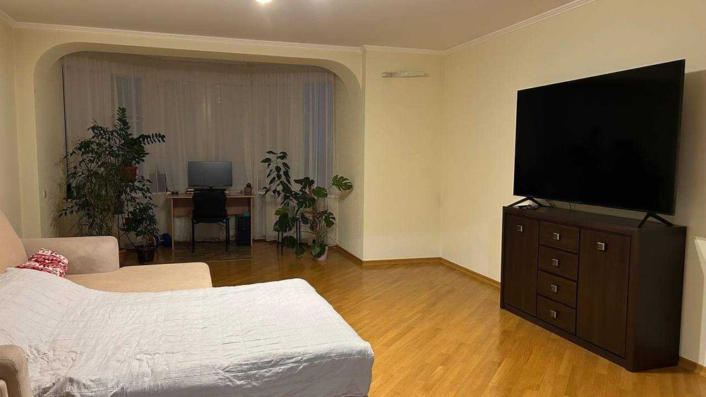 Продам видову трикімнатну квартиру Київ Левка Лук'яненка 29 Оболонь