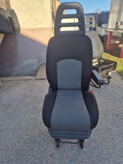Fotel pasażera prawy pojedyńczy pnełmatyczny podgrzewany Iveco Daily