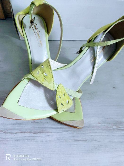 Buty na koturnie