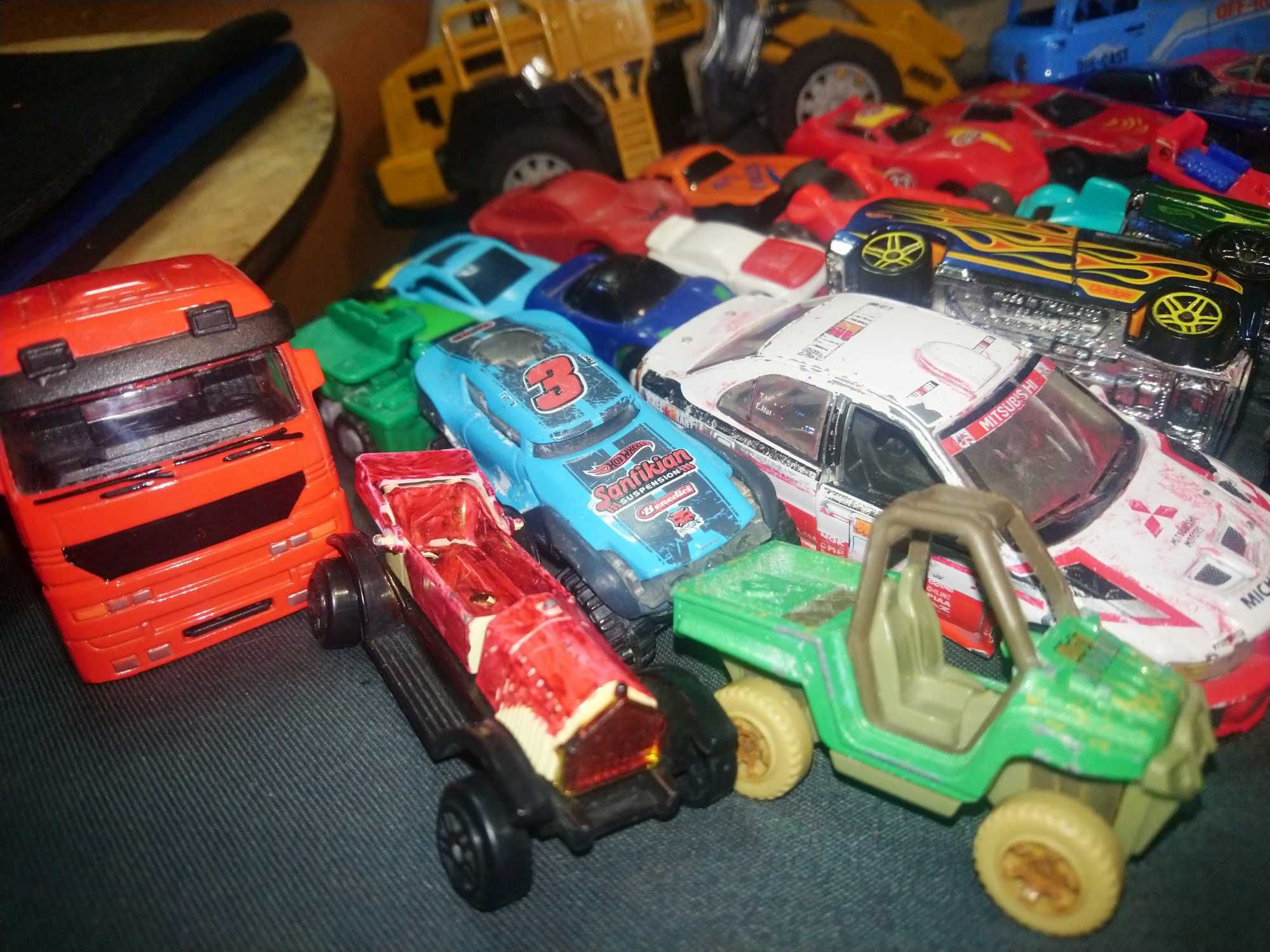 Машинки детские колекционные металл и пластик 36 и Рюкзак сумка колесо