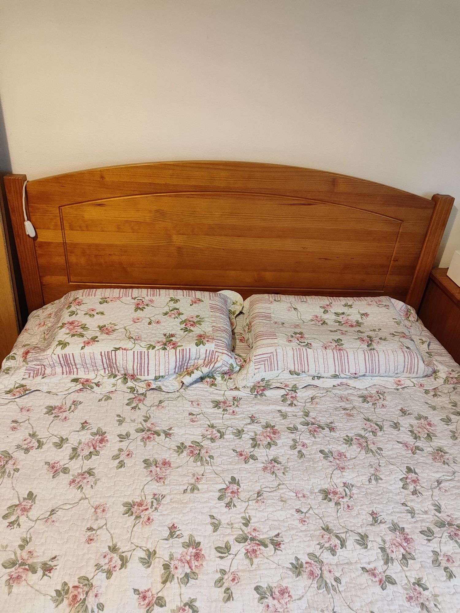 Quarto casal em madeira