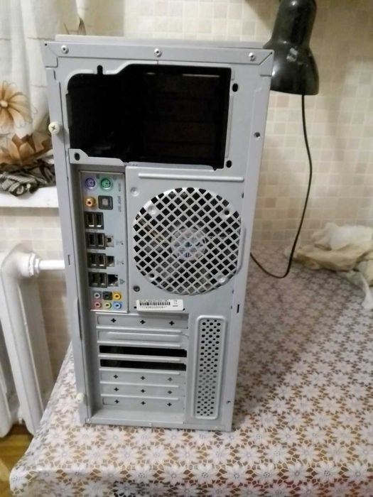 AMD Phenom II X6 с кулером-башней, корпус АТХ