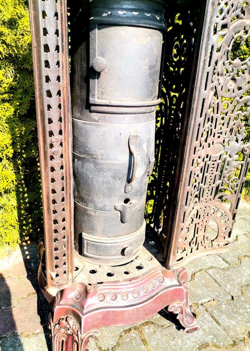 Kominek żeliwny z przełomu XIX i XX wieku - Bretania