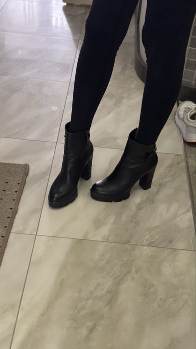 Ботильони 39 р. натуральна шкіра