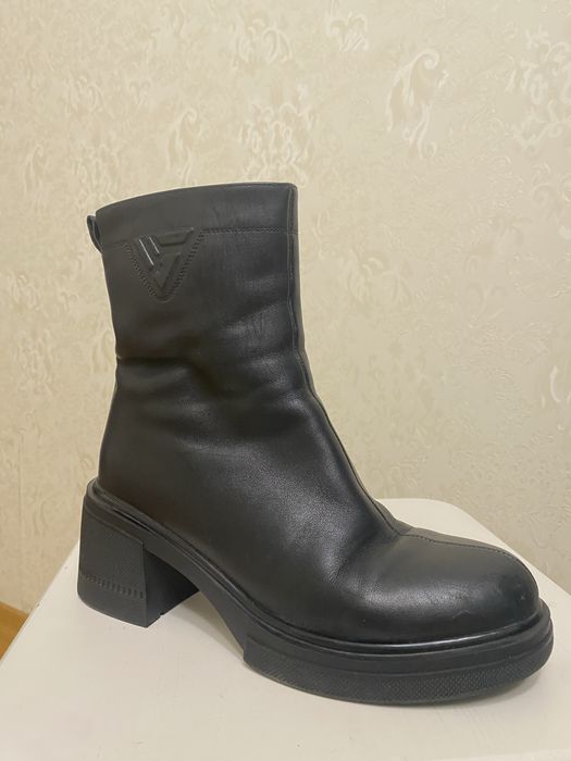 Жіноче шкіряне взуття