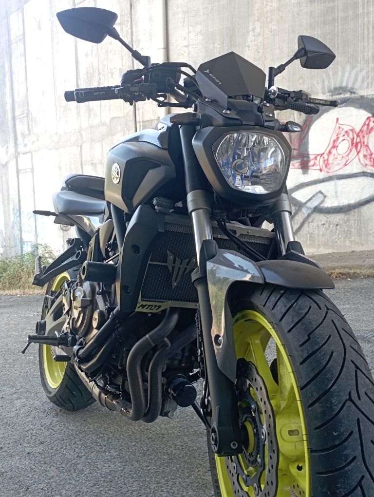 Yamaha MT 07 Night Fluo