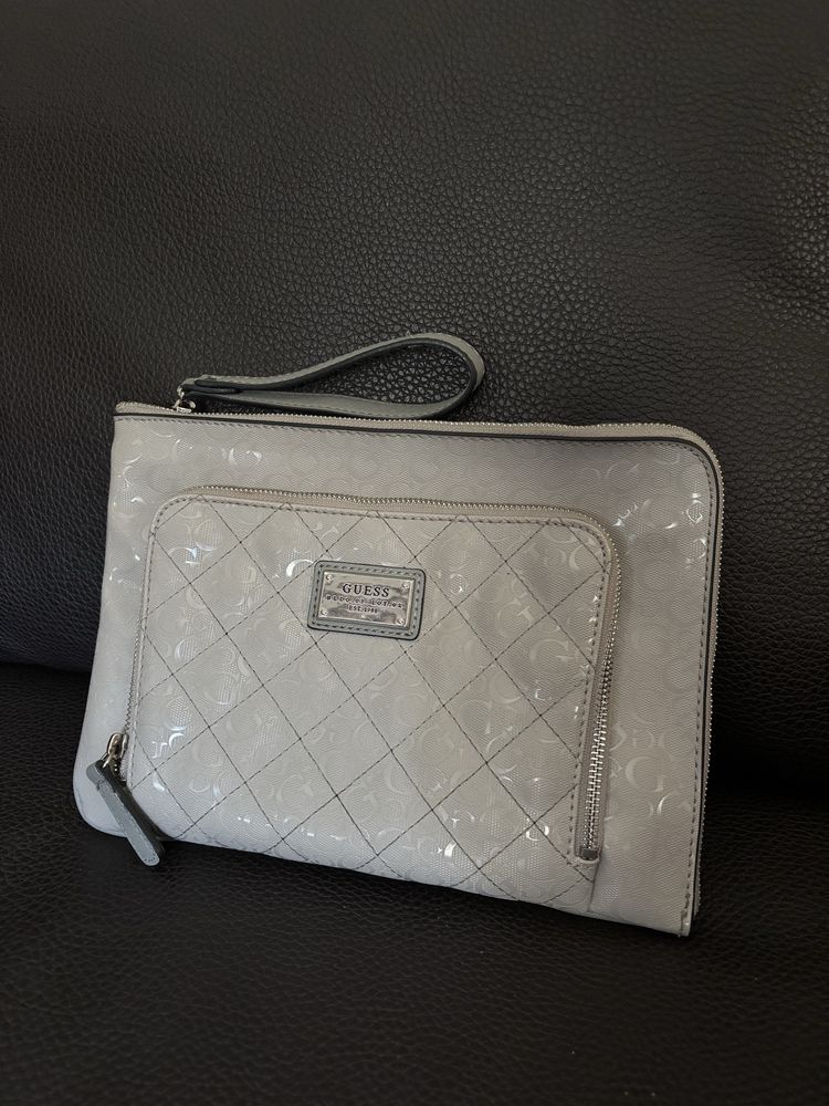 Carteira Guess.