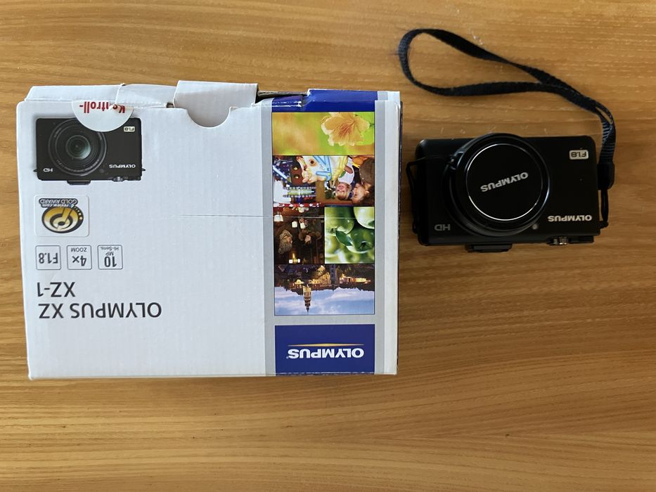 Olympus XZ-1 Zuiko f/1.9 Ricoh GR Leica