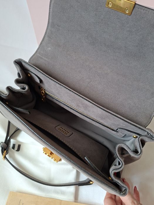 Torebka z naturalnego zamszu.