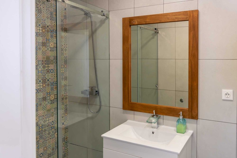 Quarto para alugar com WC e varanda privativo, perto da praia