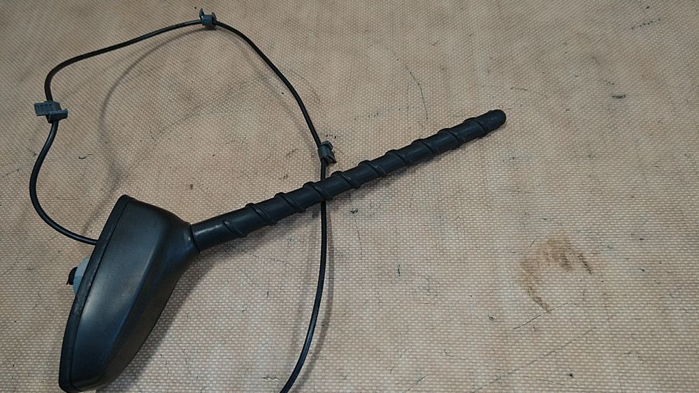 ) Kia Ceed antena dachowa
