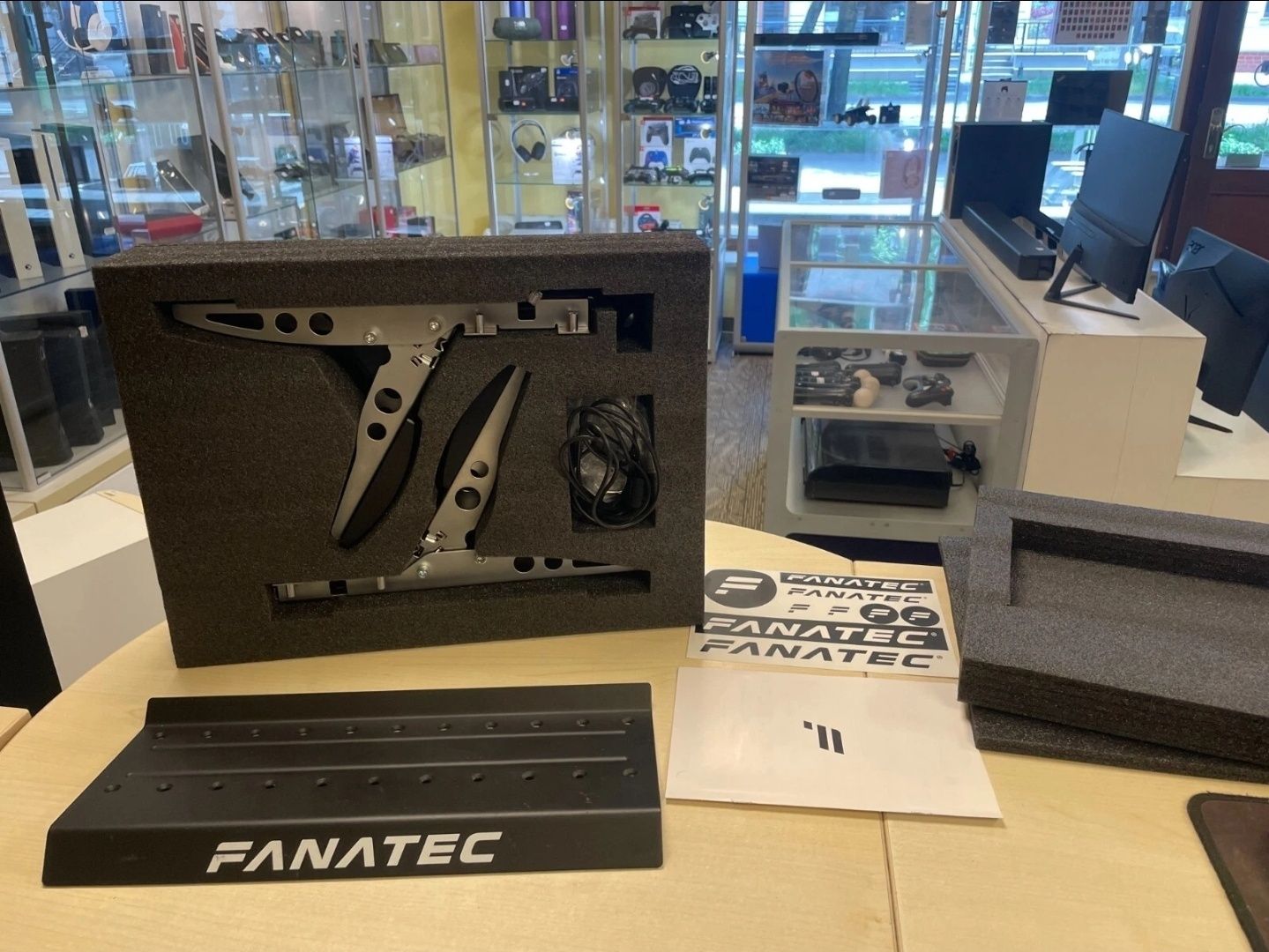 Fanatec Комплект для XBOX One — кермо, база, педалі, кріплення CSL Eli