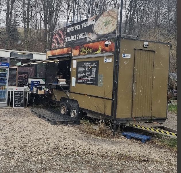 Przyczepa gasttonomiczna z kuchnią polową