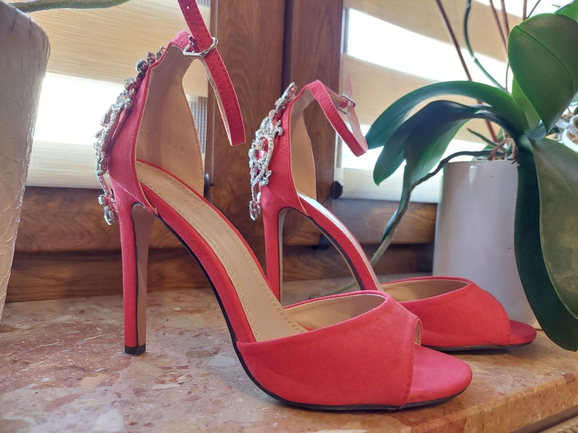 Szpilki czerwone open toe 37 biżuteryjne kryształki