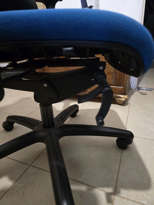 Biurowe krzesło MARTELA