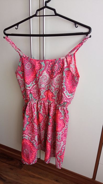 Śliczna sukienka Boohoo