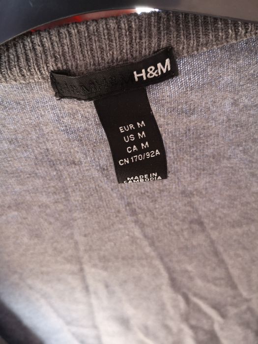 Szary sweterek basic