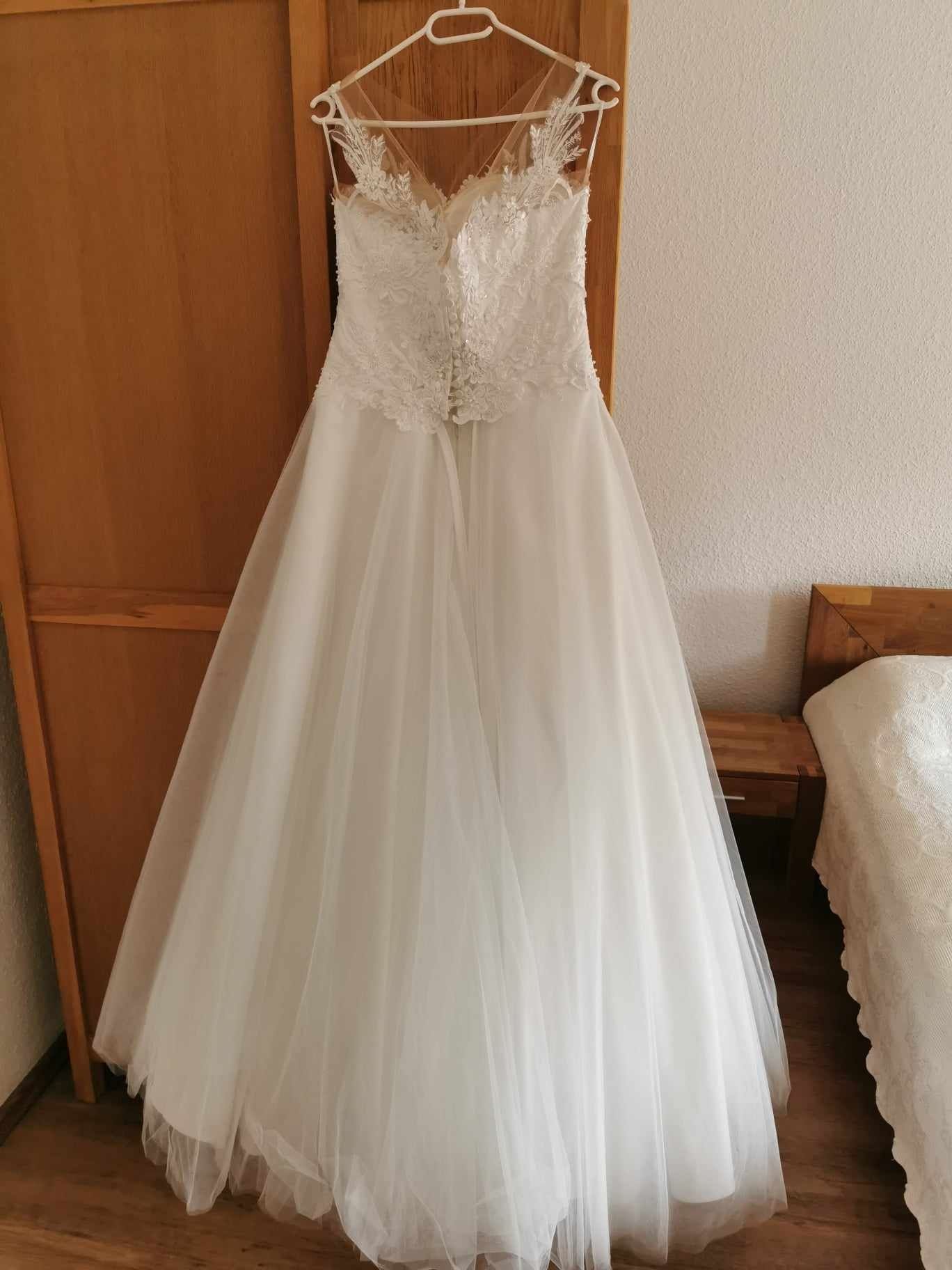 Suknia ślubna rozmiar M/L 38/40