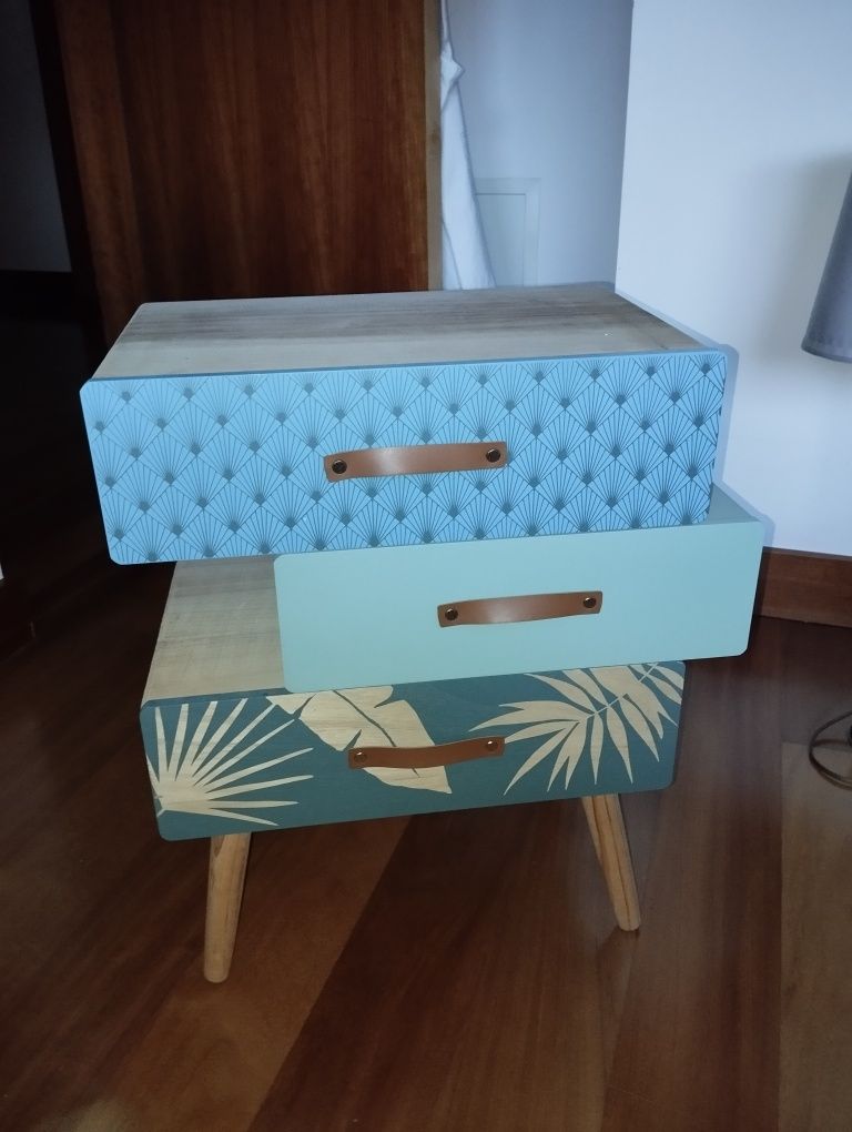 Mesa de Cabeceira em Madeira Azul e Verde