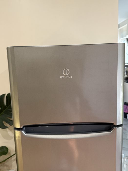 Frigorífico com congelador