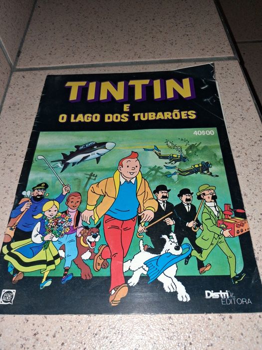 Caderneta de cromos TinTin o lago dos tubarões