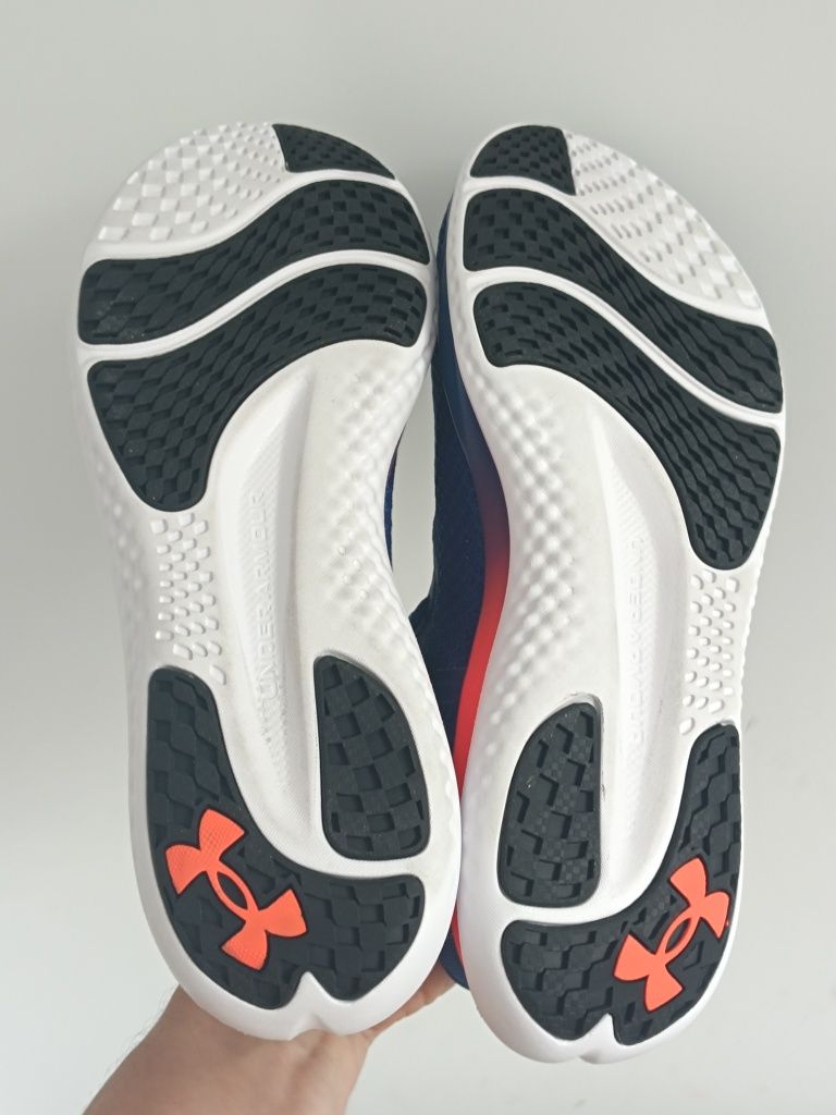 Under Armour Charged Breezer r.44.5 (28.5 cm) buty do biegania męskie