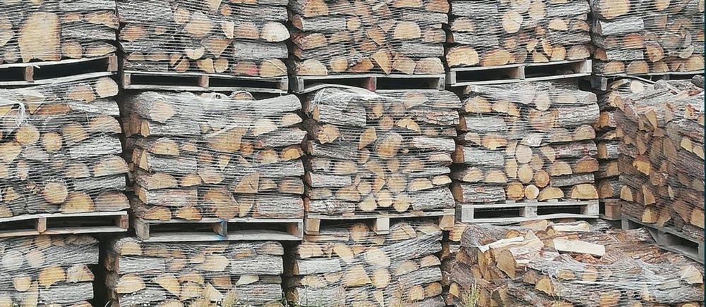 Drewno dębowe suche sezonowane kominkowe na paletach