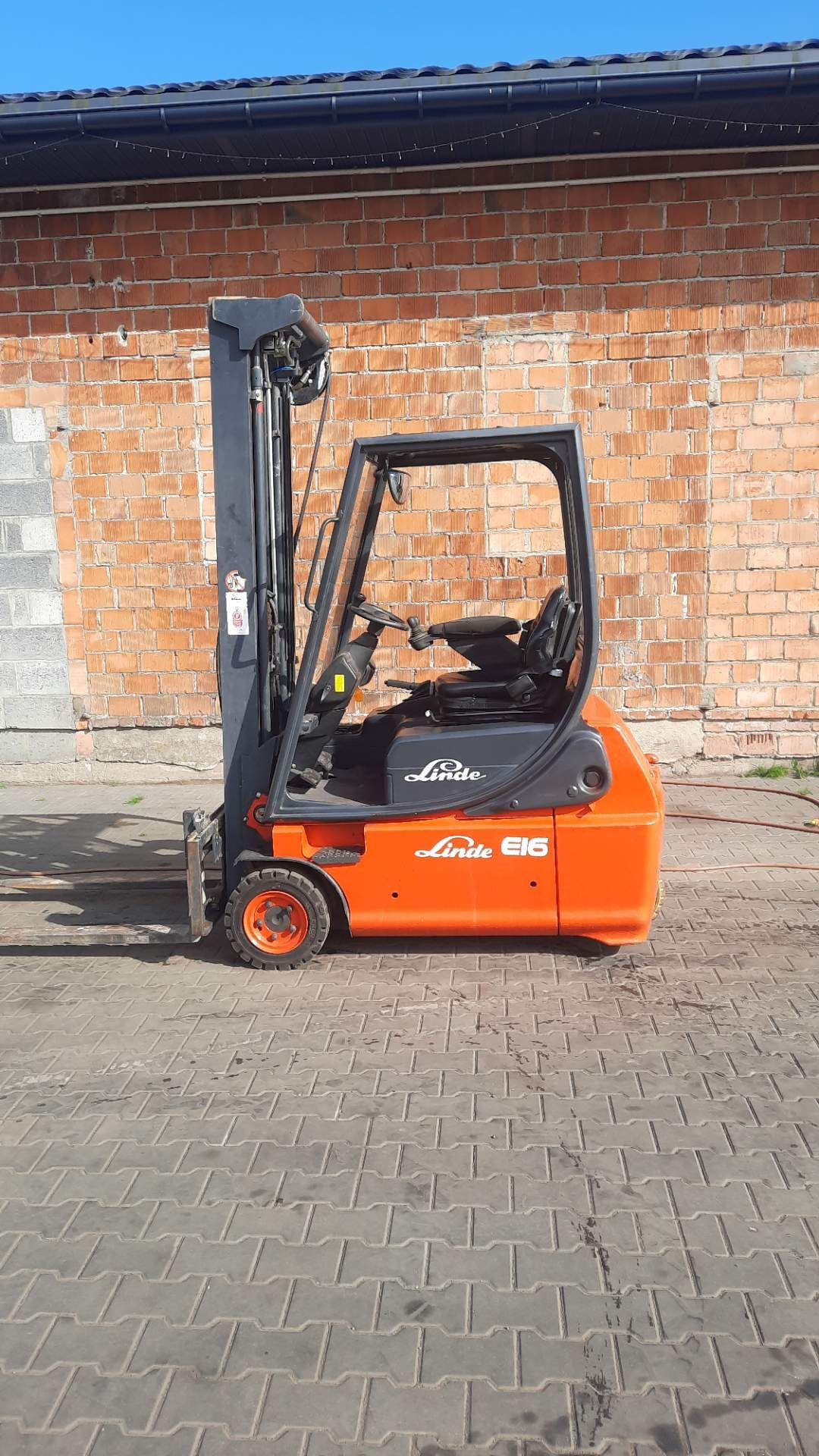 Wózek widłowy elektryczny Linde E16-02