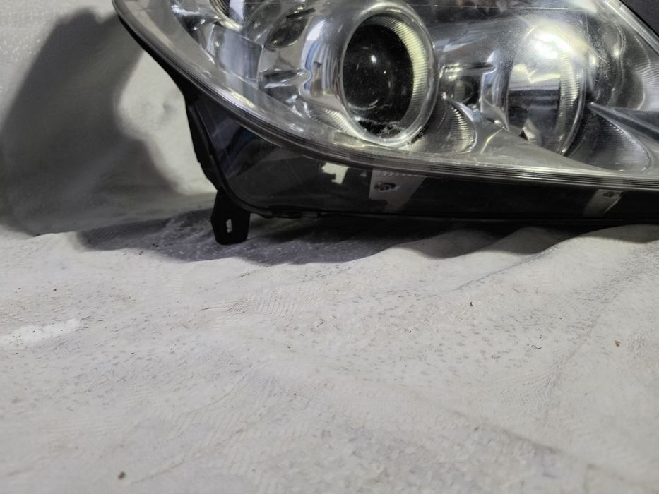 Lampa prawa Opel Vectra C Signum Europa przód reflektor