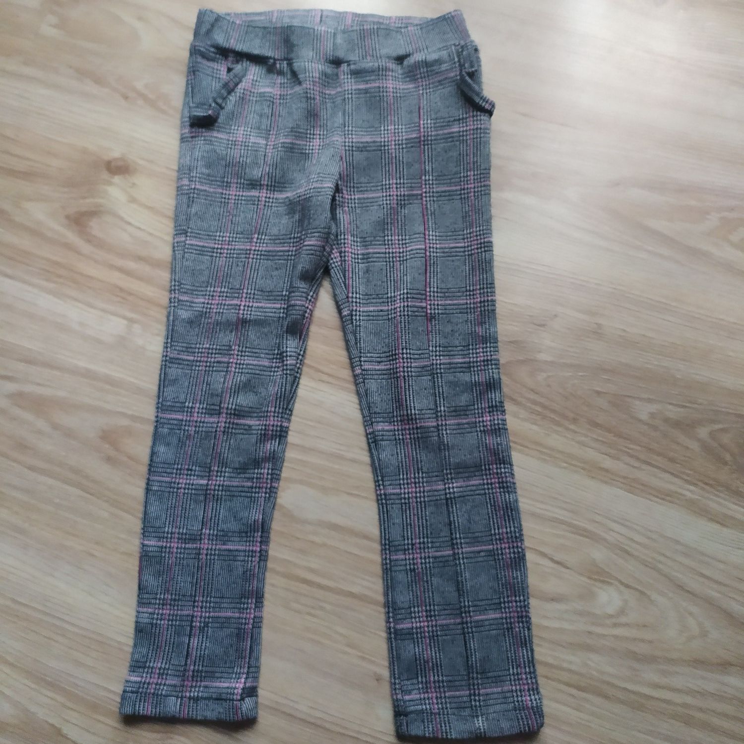 224-> tregginsy z grubego dżerseju H&M pepitka r.116 5-6Y