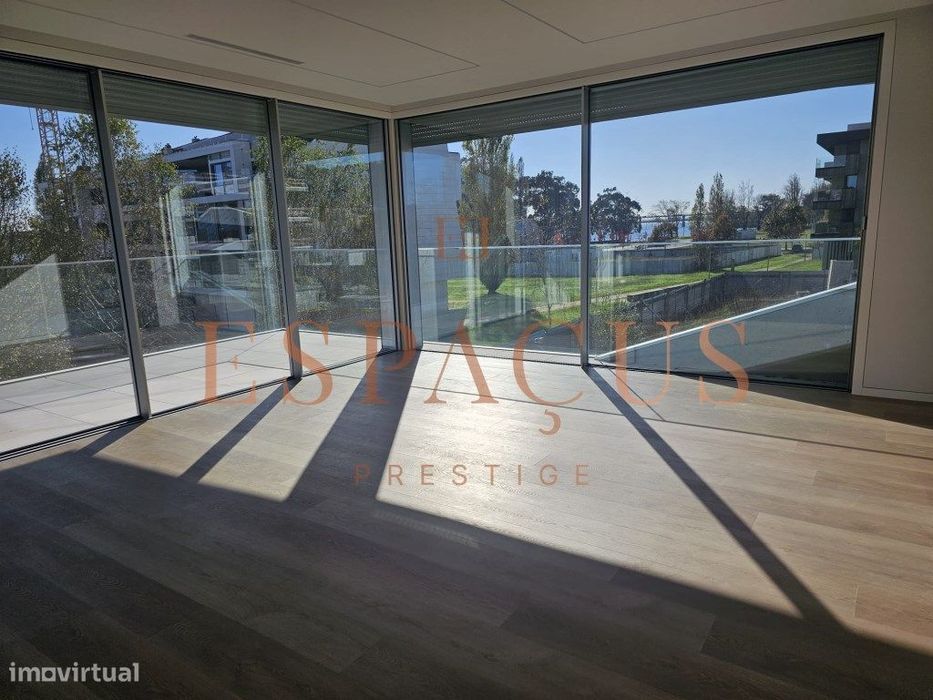 Apartamento T3 de Luxo com vista sobre o rio