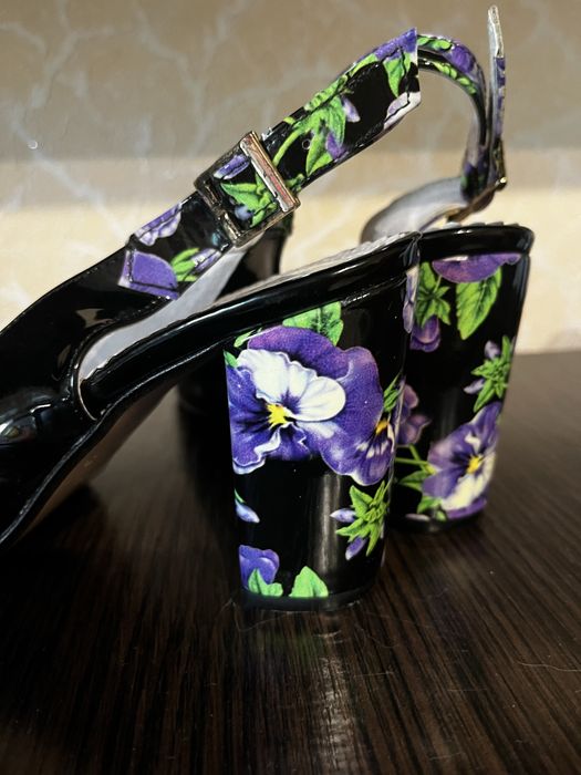 Босоніжки 38 розмір