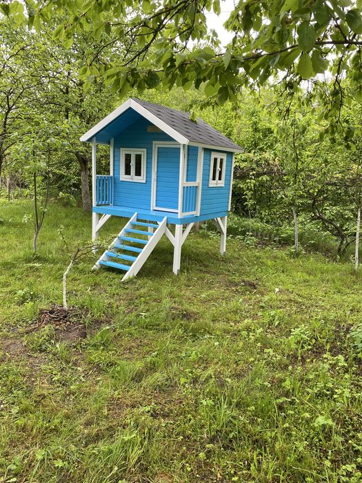 Дитячий будиночок з дерева