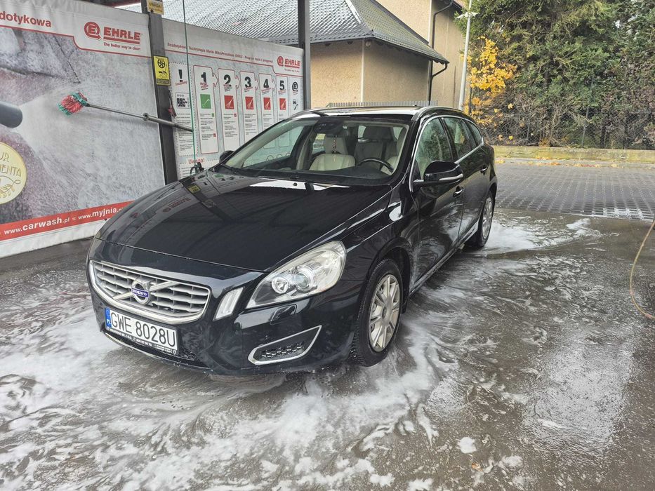 Volvo V60 5 cylindrów 2,0 1984cm3 skrzynia ASIN 6 2 komplety kół