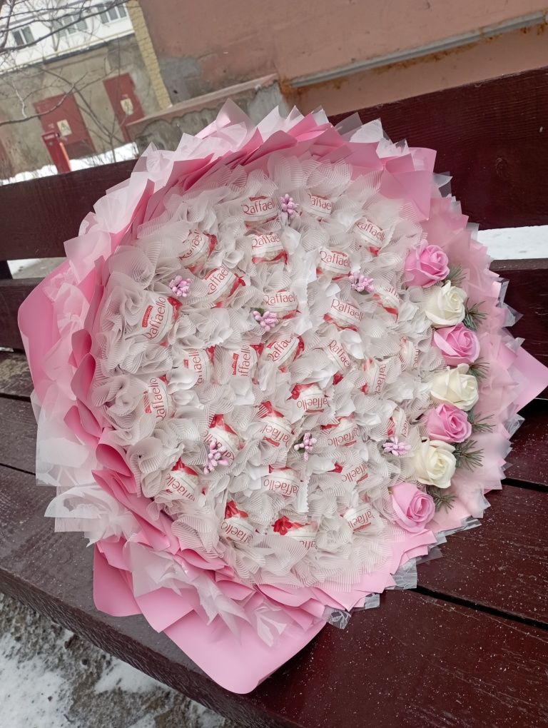 Новогодние подарки, букеты из конфет, композиции из конфет