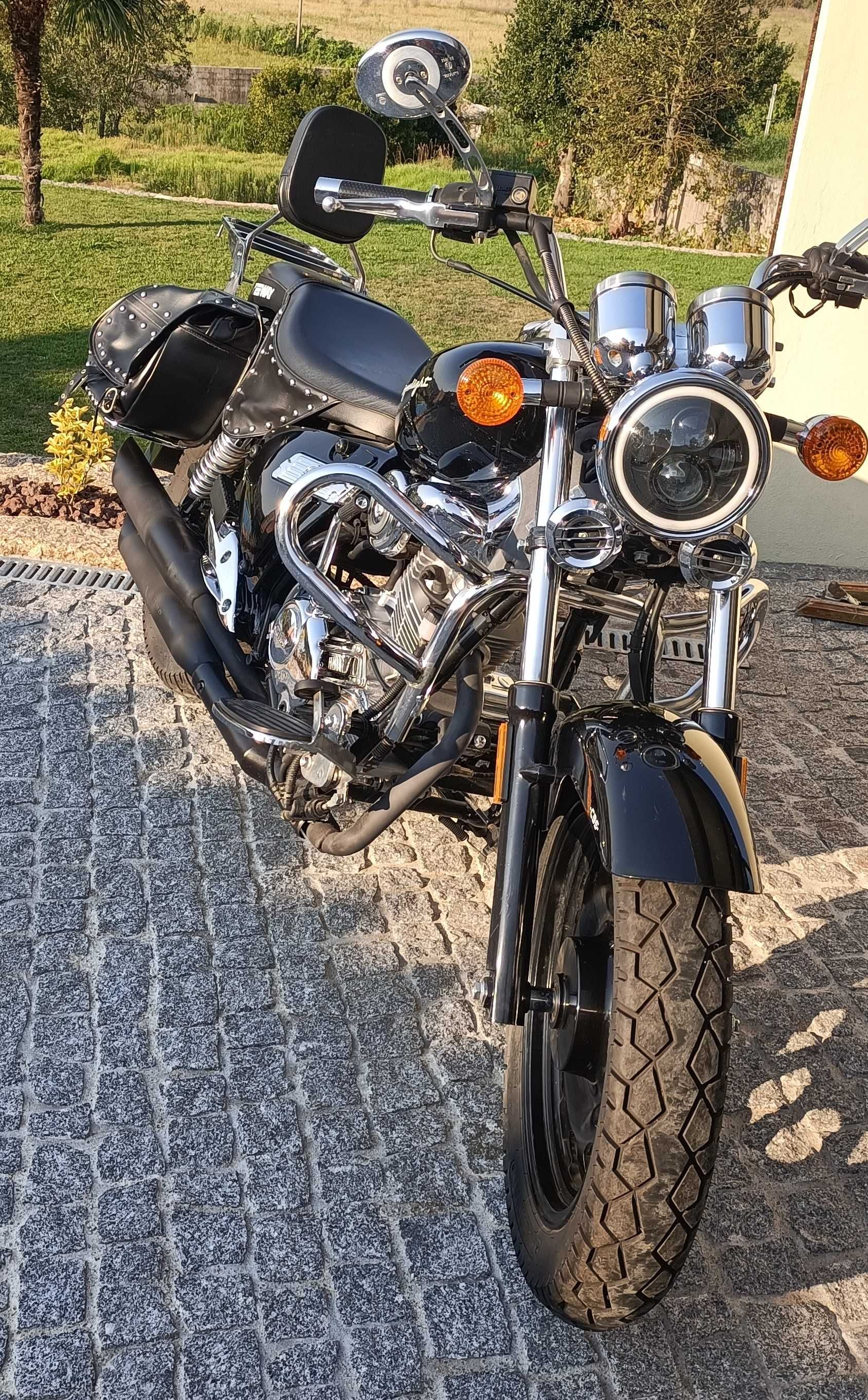 Vendo mota Keeway SuperLight 125cc em excelente estado de conservação
