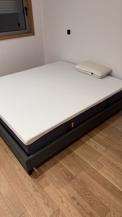 Colchão emma 180cm + Cama + Mesinhas + Almofada