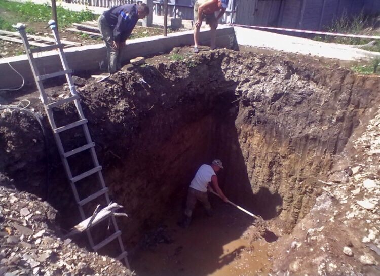 Ручна копка землі/Копка зливних ям/Риття траншей/